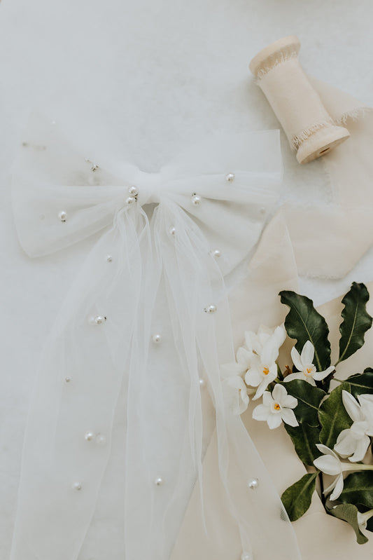 BEAU Veil // Tulle Bridal Peal Hair Bow